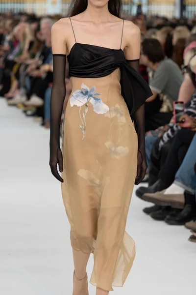 Look 11